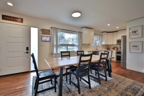 47 S 200 W, Raymond, AB - Indoor Photo Showing Dining Room