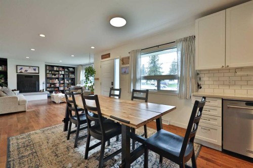 47 S 200 W, Raymond, AB - Indoor Photo Showing Dining Room