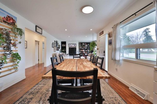 47 S 200 W, Raymond, AB - Indoor Photo Showing Dining Room