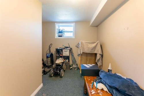 734 4 Street South, Lethbridge, AB - Indoor Photo Showing Other Room