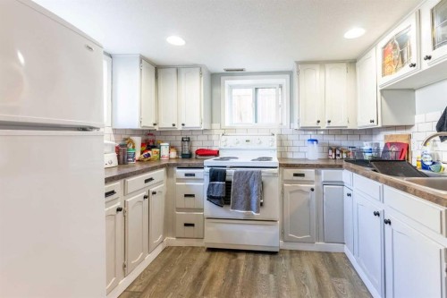 734 4 Street South, Lethbridge, AB - Indoor Photo Showing Kitchen