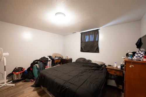 734 4 Street South, Lethbridge, AB - Indoor Photo Showing Bedroom