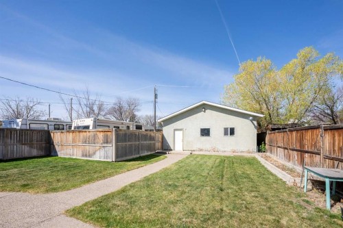 734 4 Street South, Lethbridge, AB - Outdoor