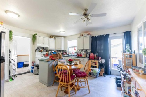 734 4 Street South, Lethbridge, AB - Indoor Photo Showing Dining Room