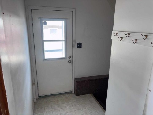 409 Centre Avenue Ne, Milk River, AB - Indoor Photo Showing Other Room