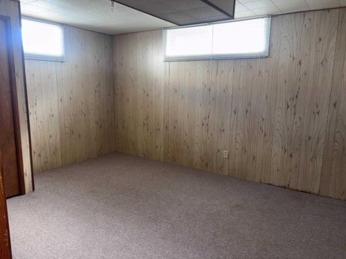 409 Centre Avenue Ne, Milk River, AB - Indoor