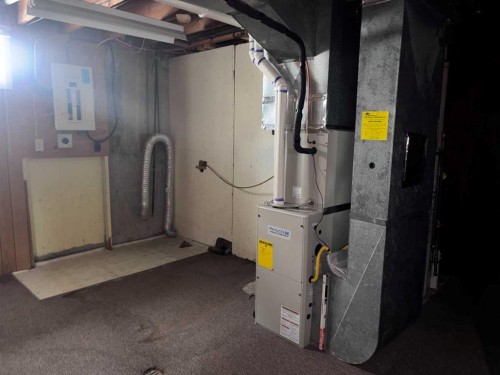 409 Centre Avenue Ne, Milk River, AB - Indoor Photo Showing Basement