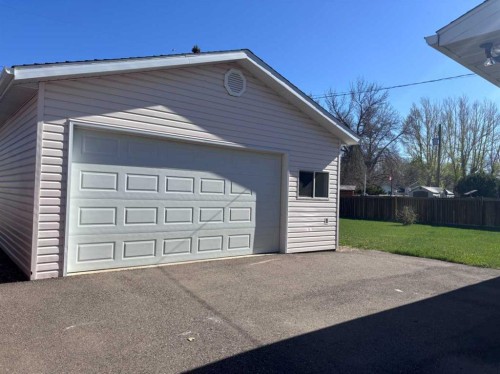 409 Centre Avenue Ne, Milk River, AB - Outdoor