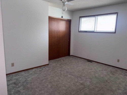 409 Centre Avenue Ne, Milk River, AB - Indoor Photo Showing Other Room