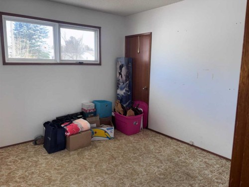 409 Centre Avenue Ne, Milk River, AB - Indoor