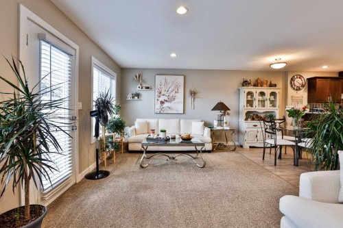 2-37 Cougar Cove North, Lethbridge, AB - Indoor Photo Showing Living Room