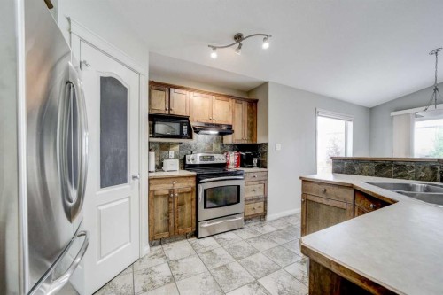 29 Coalbanks Link West, Lethbridge, AB - Indoor Photo Showing Kitchen With Double Sink