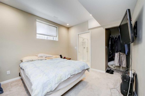29 Coalbanks Link West, Lethbridge, AB - Indoor Photo Showing Bedroom