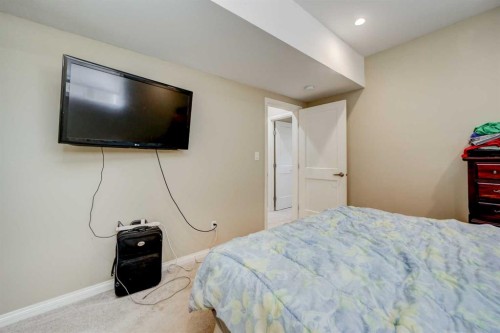 29 Coalbanks Link West, Lethbridge, AB - Indoor Photo Showing Bedroom