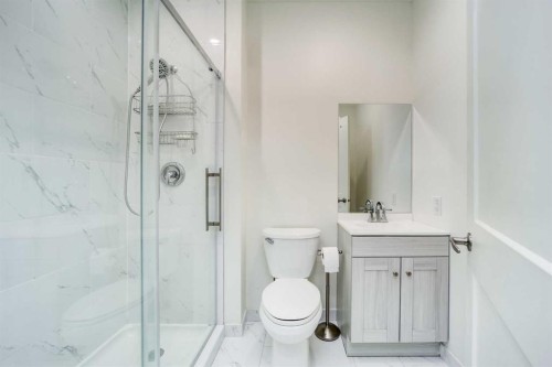 29 Coalbanks Link West, Lethbridge, AB - Indoor Photo Showing Bathroom