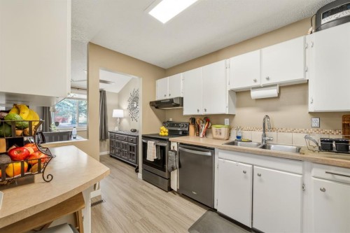 20 Columbia Bay West, Lethbridge, AB - Indoor Photo Showing Kitchen With Double Sink