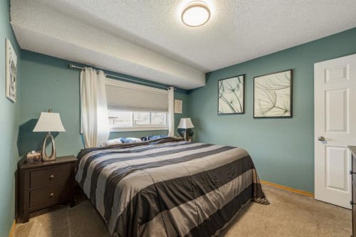 20 Columbia Bay West, Lethbridge, AB - Indoor Photo Showing Bedroom