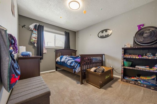 20 Columbia Bay West, Lethbridge, AB - Indoor Photo Showing Bedroom