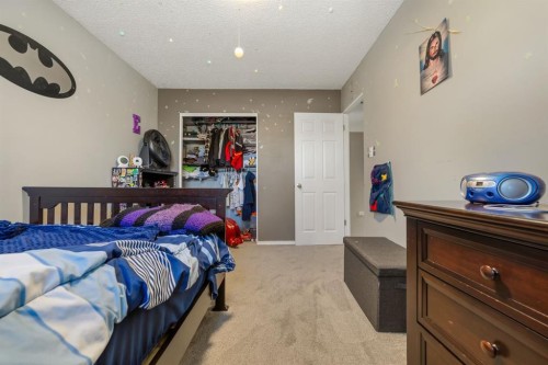 20 Columbia Bay West, Lethbridge, AB - Indoor Photo Showing Bedroom