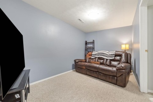 20 Columbia Bay West, Lethbridge, AB - Indoor