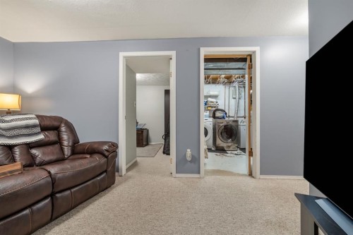 20 Columbia Bay West, Lethbridge, AB - Indoor