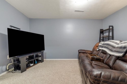 20 Columbia Bay West, Lethbridge, AB - Indoor