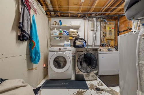 20 Columbia Bay West, Lethbridge, AB - Indoor Photo Showing Laundry Room