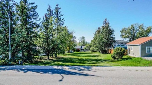 731 2 Street East, Cardston, AB 