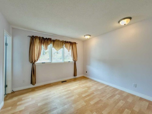 13553 18 Avenue, Blairmore, AB - Indoor Photo Showing Other Room