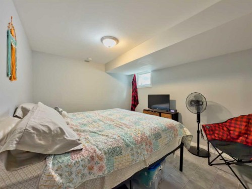 13553 18 Avenue, Blairmore, AB - Indoor Photo Showing Bedroom