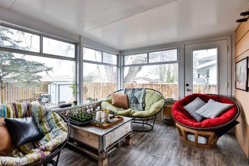 203 Ryerson Road West, Lethbridge, AB - Indoor Photo Showing Living Room
