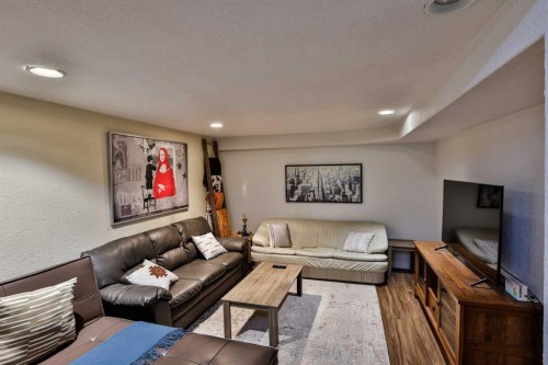 203 Ryerson Road West, Lethbridge, AB - Indoor Photo Showing Other Room