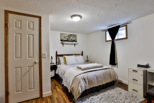 203 Ryerson Road West, Lethbridge, AB - Indoor Photo Showing Bedroom