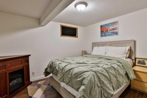 203 Ryerson Road West, Lethbridge, AB - Indoor Photo Showing Bedroom