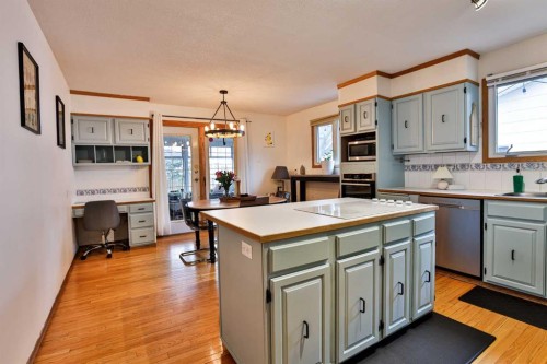 203 Ryerson Road West, Lethbridge, AB - Indoor Photo Showing Kitchen