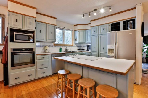 203 Ryerson Road West, Lethbridge, AB - Indoor Photo Showing Kitchen With Double Sink