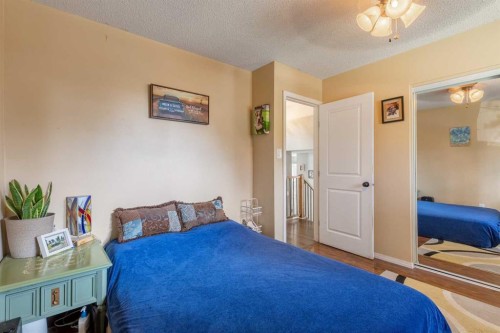57 Honeysuckle Road North, Lethbridge, AB - Indoor Photo Showing Bedroom