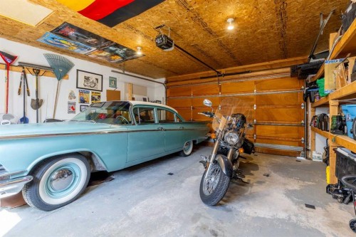 57 Honeysuckle Road North, Lethbridge, AB - Indoor Photo Showing Garage