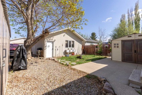 57 Honeysuckle Road North, Lethbridge, AB - Outdoor