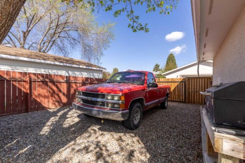 57 Honeysuckle Road North, Lethbridge, AB - Outdoor