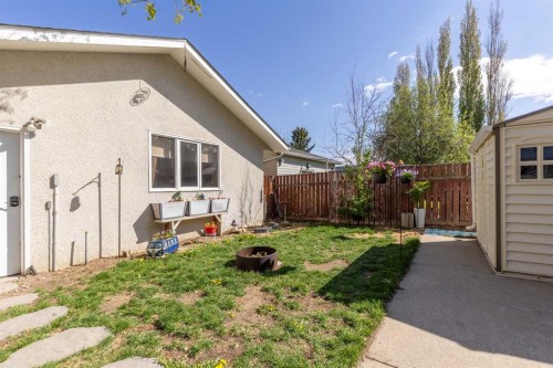 57 Honeysuckle Road North, Lethbridge, AB - Outdoor