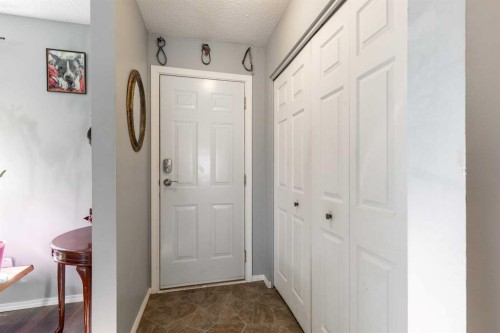 57 Honeysuckle Road North, Lethbridge, AB - Indoor Photo Showing Other Room