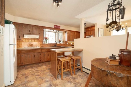 41 Simon Fraser Boulevard West, Lethbridge, AB - Indoor