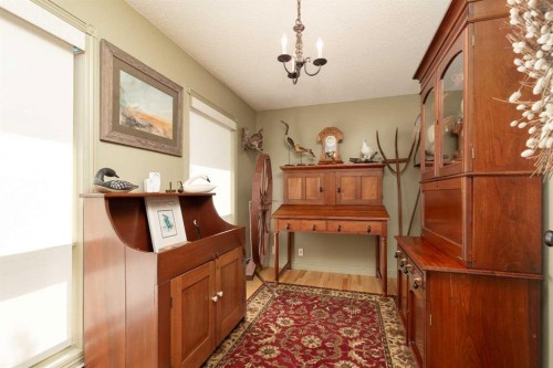 41 Simon Fraser Boulevard West, Lethbridge, AB - Indoor Photo Showing Other Room