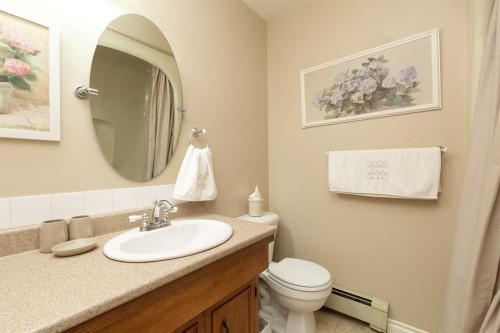 41 Simon Fraser Boulevard West, Lethbridge, AB - Indoor Photo Showing Bathroom