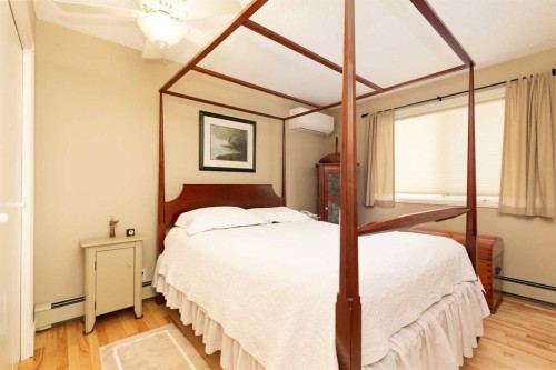 41 Simon Fraser Boulevard West, Lethbridge, AB - Indoor Photo Showing Bedroom