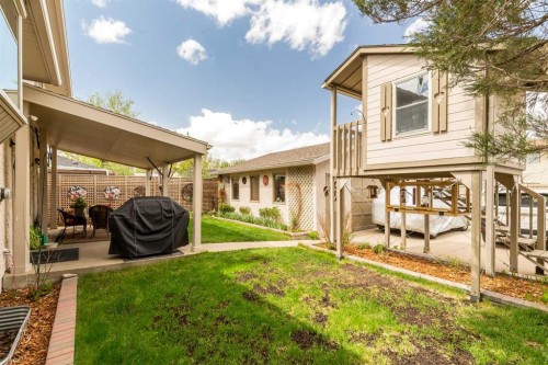41 Simon Fraser Boulevard West, Lethbridge, AB - Outdoor With Deck Patio Veranda