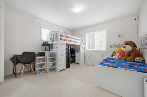 6-109 Silkstone Road West, Lethbridge, AB - Indoor Photo Showing Bedroom