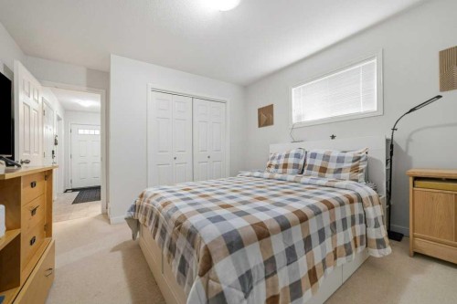 6-109 Silkstone Road West, Lethbridge, AB - Indoor Photo Showing Bedroom