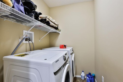 557 Mary Cameron Crescent North, Lethbridge, AB - Indoor Photo Showing Laundry Room